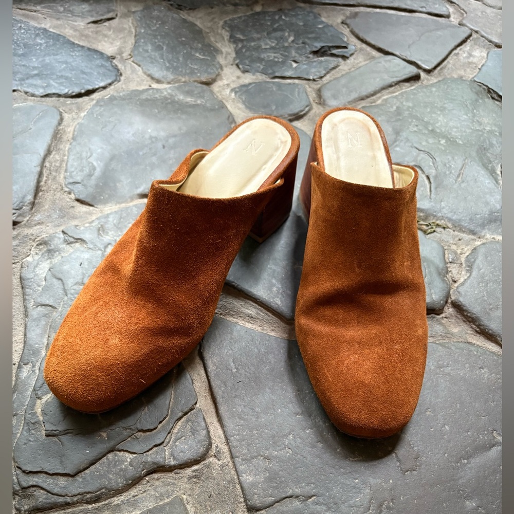 Nisolo - All Day Heeled Suede Mule - Picture 3 of 13